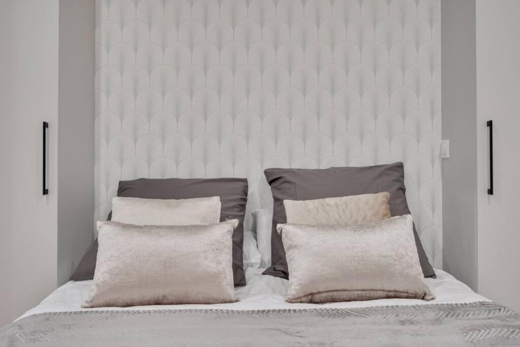 Suite Luxury Republique Париж Екстериор снимка