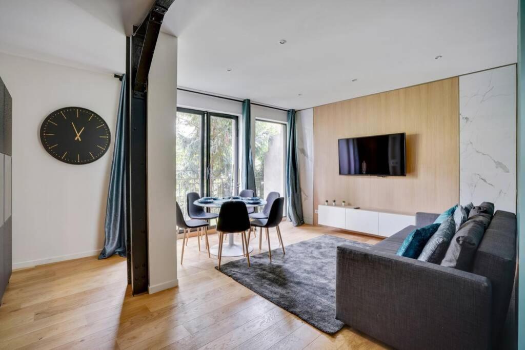 Suite Luxury Republique Париж Екстериор снимка
