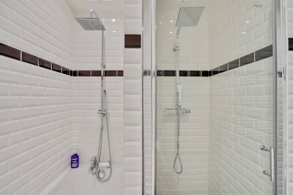 Suite Luxury Republique Париж Екстериор снимка